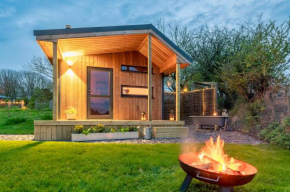 Luxury Glamping Cabin with Outdoor Bath on Cornish Flower Farm